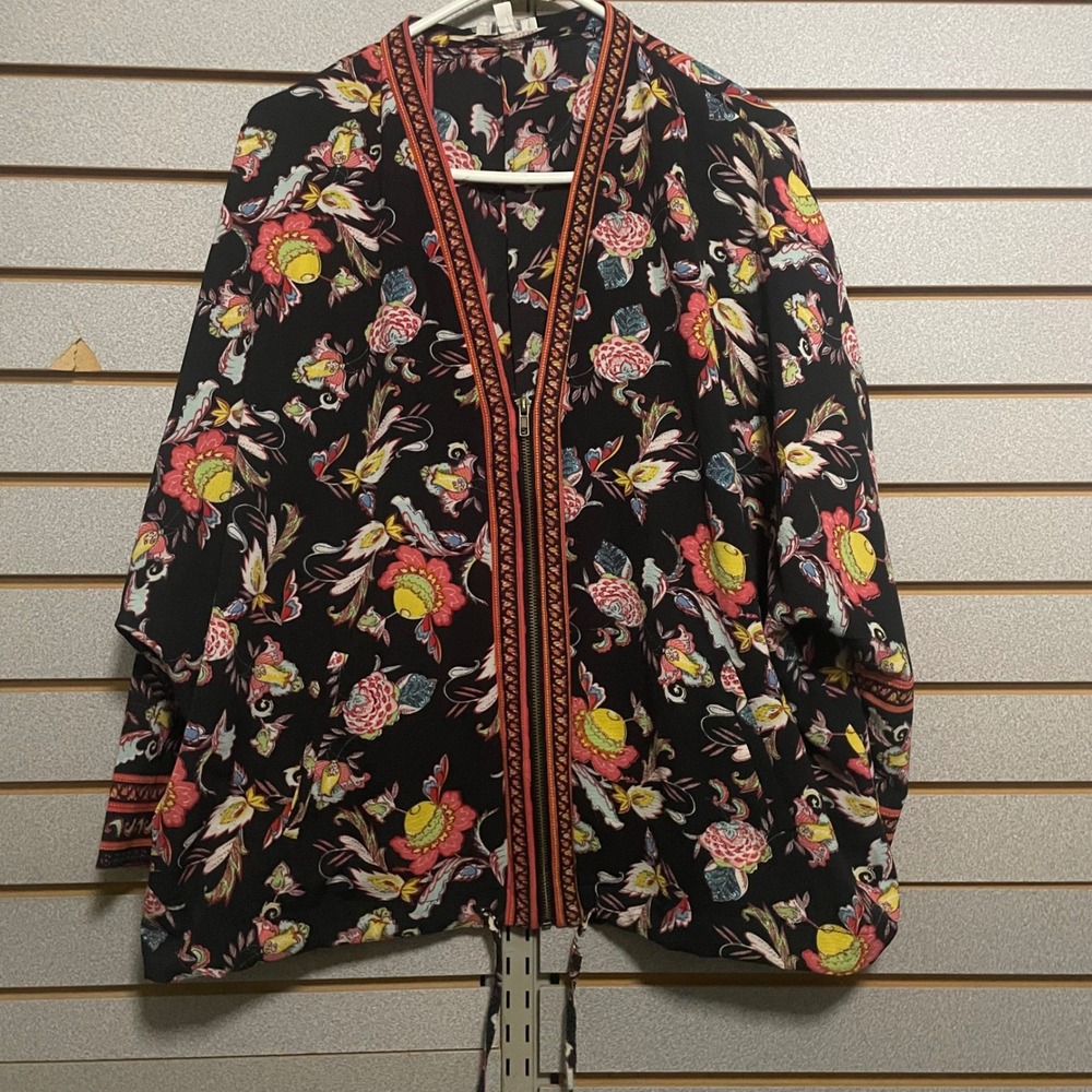 LN Umgee USA Black Floral Kimono Jacket Zip Front Boho Festival Size S Paisley‎